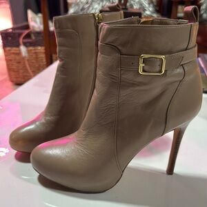 Ann Taylor booties tan leather size 8